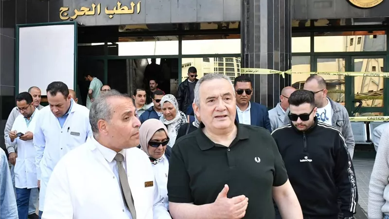 رئيس المستشفيات يتفقد مستشفى دمنهور التعليمي والمعاهد التعليمية بالبحيرة