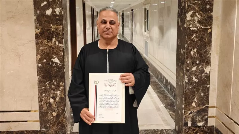 تكريم رسمي للعمدة المثالي بالإسماعيلية.. وزير الداخلية يكرّم العمدة محمد الدوي