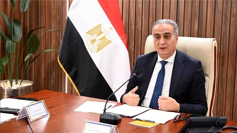 حماية المستهلك تضبط 3 أطنان زيت وخل مجهولة المصدر بالشرقية وتحيل المخالفين للنيابة