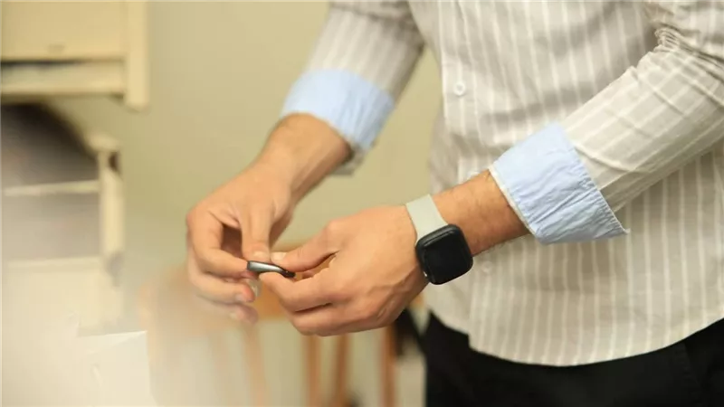 تسليم سماعات طبية للأطفال ضعاف السمع بمستشفى الأزهر بأسيوط
