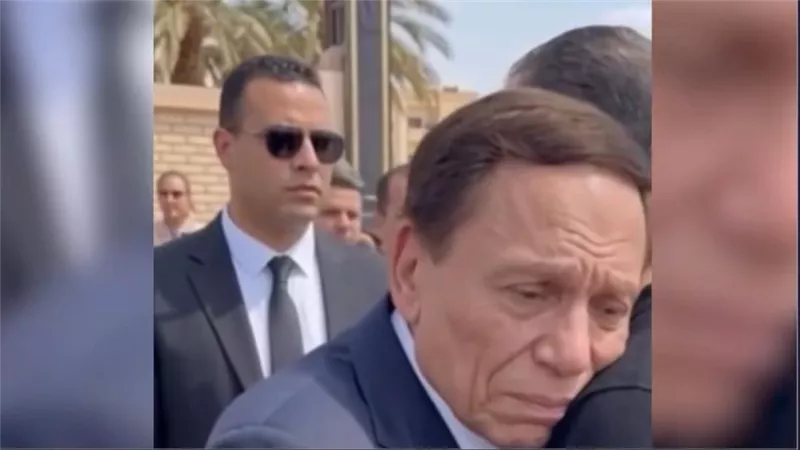 حقيقة حضور الزعيم عادل إمام جنازة هاني شاكر.. القصة الكاملة للفيديو