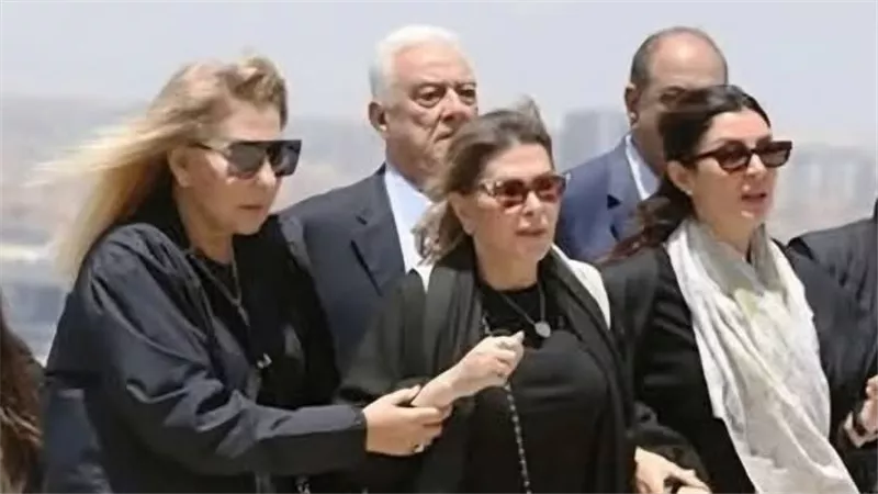 زوجة هاني شاكر تفقد نصف وزنها خلال رحلة مرضه.. فيديو