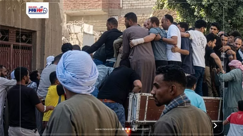 بالصراخ والعويل.. حزن يخيم علي قرية لاعب الزمالك في تشييع جنازة والده بالمنيا