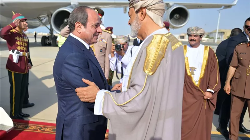 الرئيس السيسي من مسقط: أمن عُمان والدول العربية خط أحمر.. ونرفض  التصعيد بالمنطقة