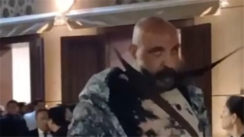 واقف بره ومش راضين يدخلوه.. طرد حسن الهلالي من عزاء هاني شاكر