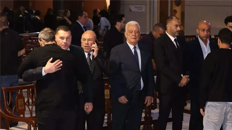 سبب غياب أحفاد هاني شاكر عن وداعه الأخير             