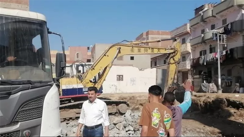 رئيس مدينة تلا بالمنوفية يوجه بتطهير المحطات الوسيطة ومنع التراكمات