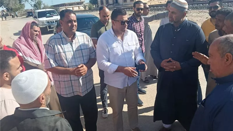 نائب محافظ السويس يتفقد منطقة 46 بالجناين ويستمع لمطالب الأهالي لدعم الخدمات 