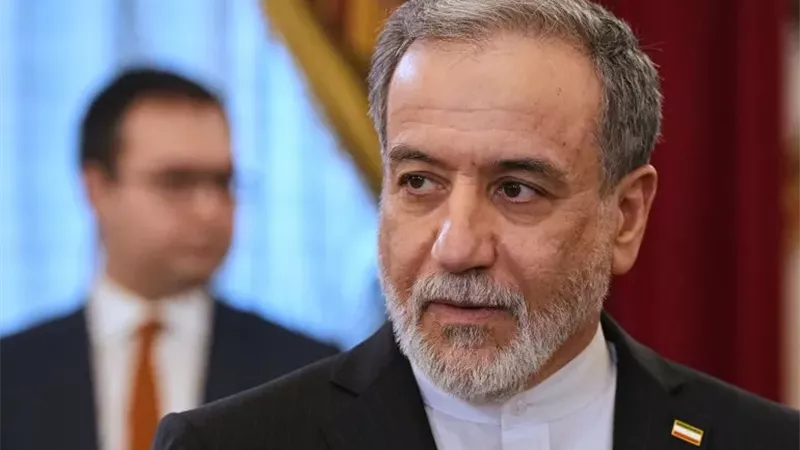 إيران: لا نرضخ للضغوط وندين الهجوم الأمريكي قرب مضيق هرمز