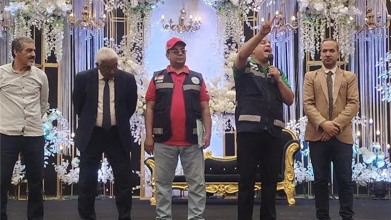 زغاريد ودموع فرحة.. تضامن سوهاج تسلم ملابس الإحرام وتذاكر السفر لـ420 حاجًا 