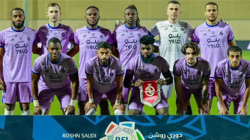 نهائي كأس الملك .. الخلود يفاجيء الهلال بهدف مبكر 