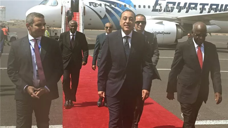 رئيس الوزراء يصل إلى جيبوتي للمشاركة في مراسم تنصيب الرئيس 