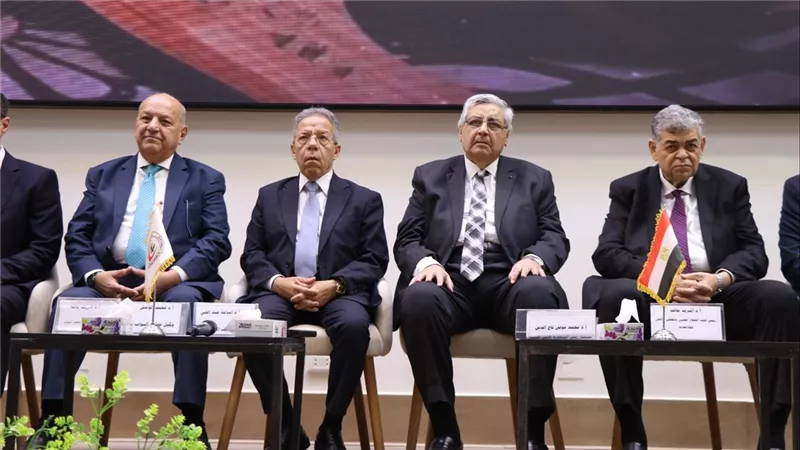 خلال احتفالية يوم الطبيب.. نقيب الأطباء يحذر من أزمة تدريب أطباء الامتياز