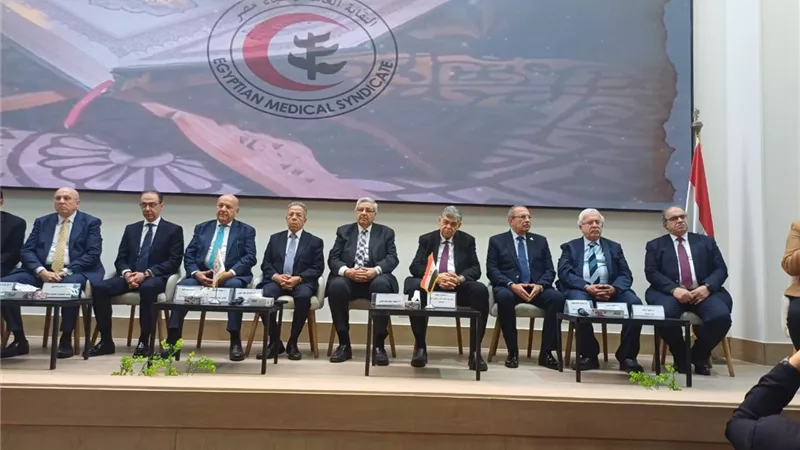 «صحة النواب»: تدريب الأطباء على رأس الأولويات لإعادة تأهيل الخريجين بكفاءة