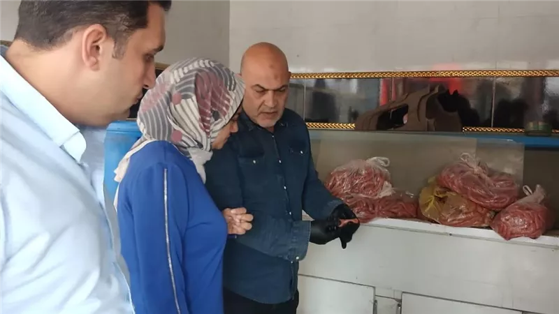 ضبط نصف طن من مصنعات اللحوم مجهولة المصدر بشبرا الخيمة بالقليوبية 