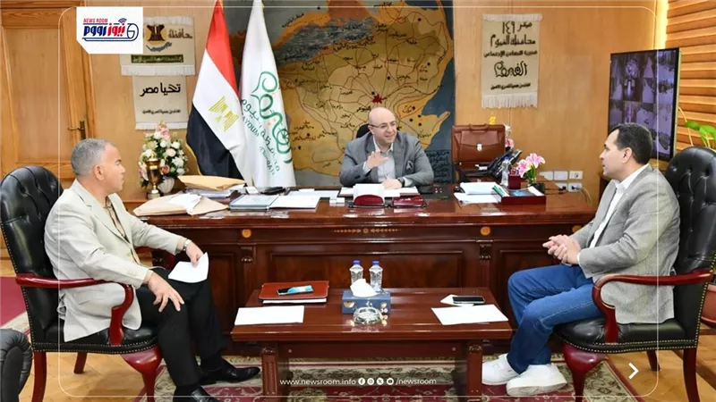 ​محافظ الفيوم يناقش مع معاون وزير الإسكان معوقات مشروعات 