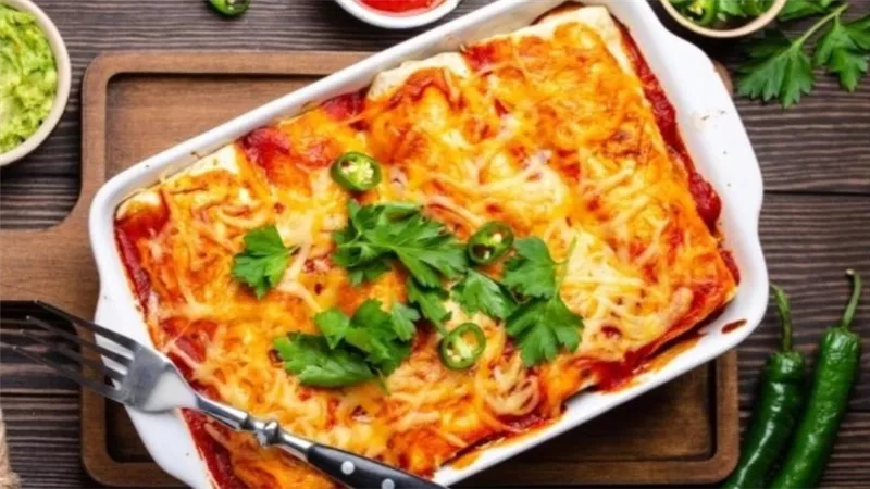     طريقة عمل إنشيلادا الدجاج المكسيكية بخطوات سهلة ولذيذة