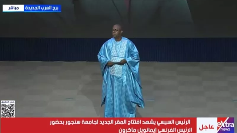 السيسي ونظيره الفرنسي يستمعان لكلمة من أحد خريجي جامعة سنجور 