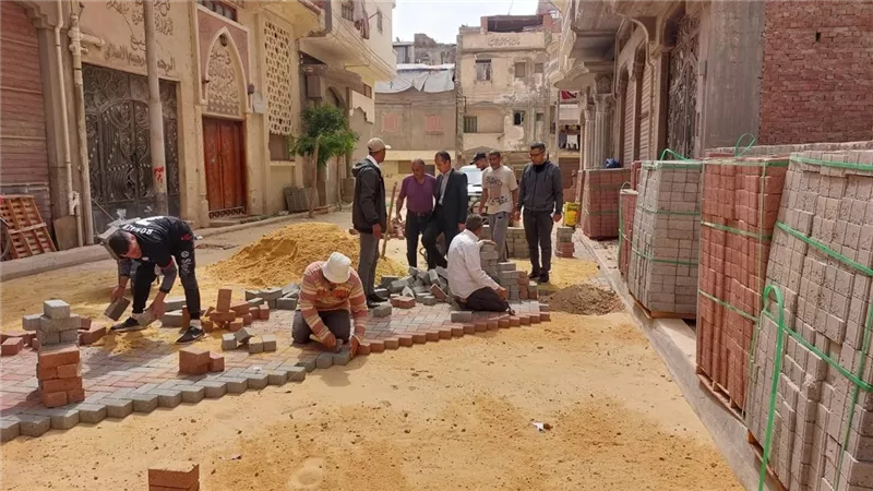 حجاج يتابع أعمال الانترلوك بمنطقة نظيبر ضمن مشروعات الخطة الاستثمارية بالبحيرة