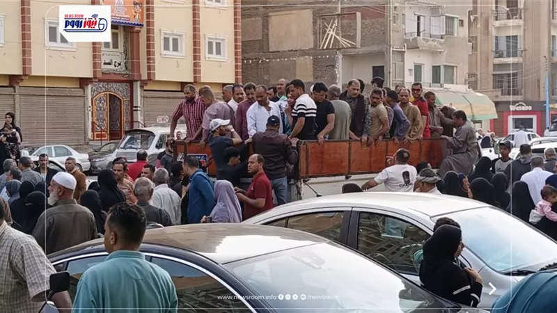 المئات يشيعون جثمان أب لقى مصرع فى حريق شقته وإصيبت زوجته وأولاده بالفيوم 