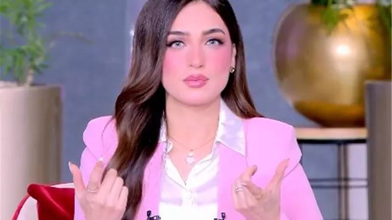 ياسمين عز: 