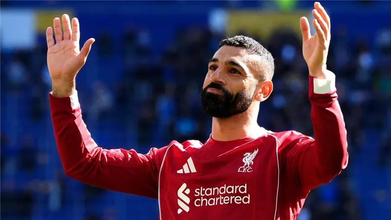مؤلف «مشوار الخلود»: محمد صلاح نموذج للانضباط والذكاء العاطفي