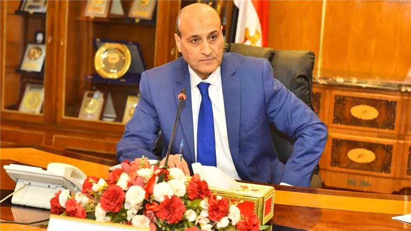 محافظ أسيوط يعلن فتح باب التقديم لـ15 سيارة تاكسي للعمل بمدينة أسيوط الجديد