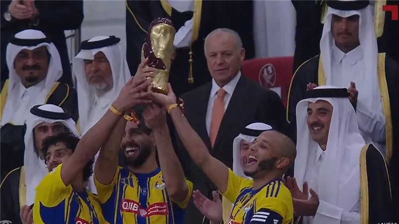 أبو ريدة يُلبي دعوة أمير قطر لحضور نهائي الكأس بين الغرافة والسد