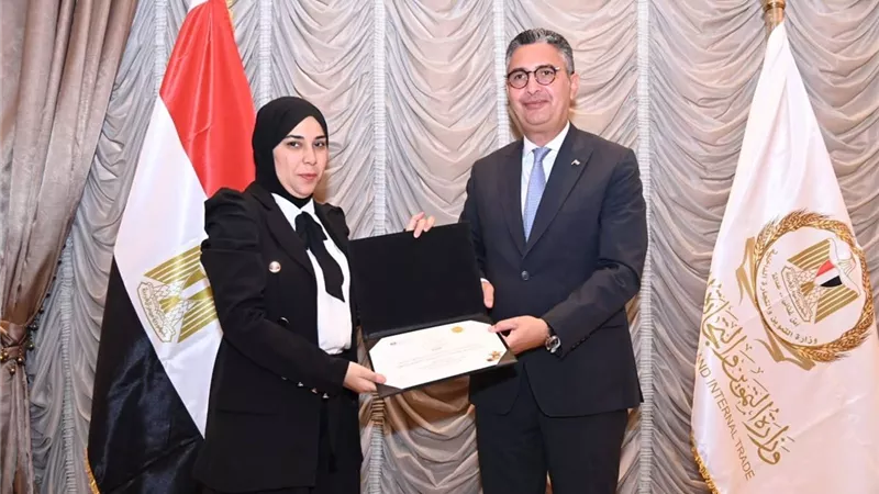 وزير التموين يكرم الفائزين بجائزة التميز الحكومي والأم المثالية بالوزارة