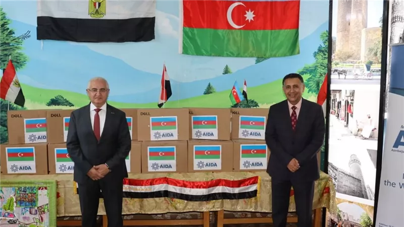 محافظ القليوبية وسفير أذربيجان يتفقدان مدرسة الصداقة المصرية الأذربيجانية 