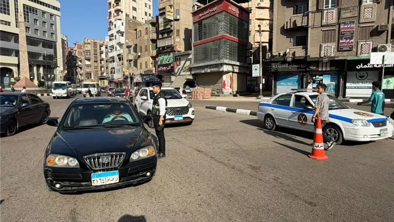 تمركزات مرورية بعدد من المراكز لمتابعة خطوط السير وتحقيق السيولة المرورية