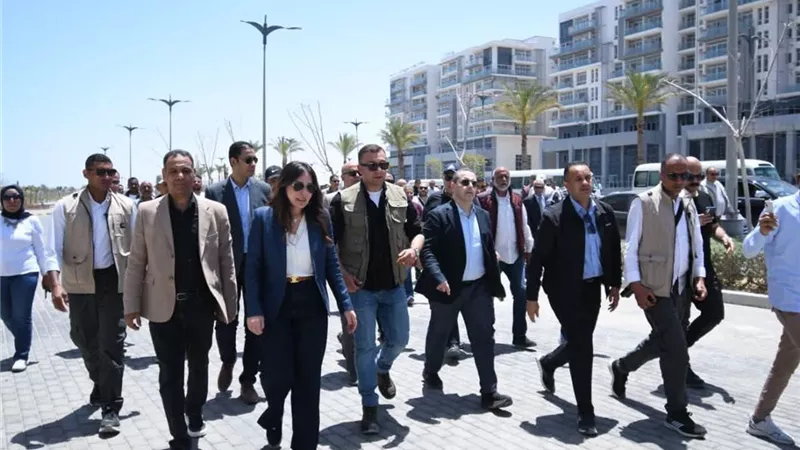 وزيرة الإسكان تتفقد المركز التكنولوجي والبرج الشاطئي LD06 بالعلمين الجديدة