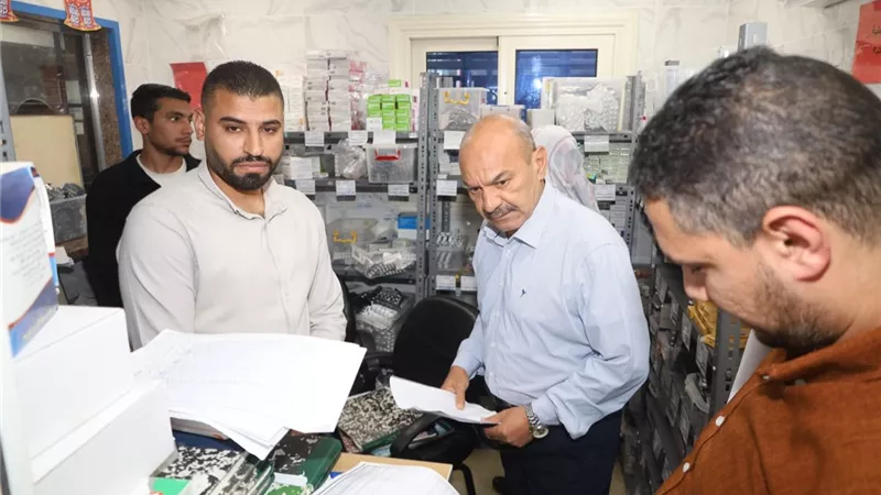 محافظ السويس يفاجئ مركزا طبيا لمتابعة مستوى الخدمات الطبية