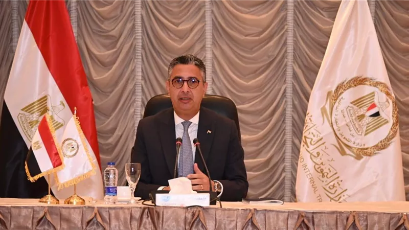 وزير التموين يوجه بتكثيف الرقابة الميدانية وضبط الأسواق بالمحافظات