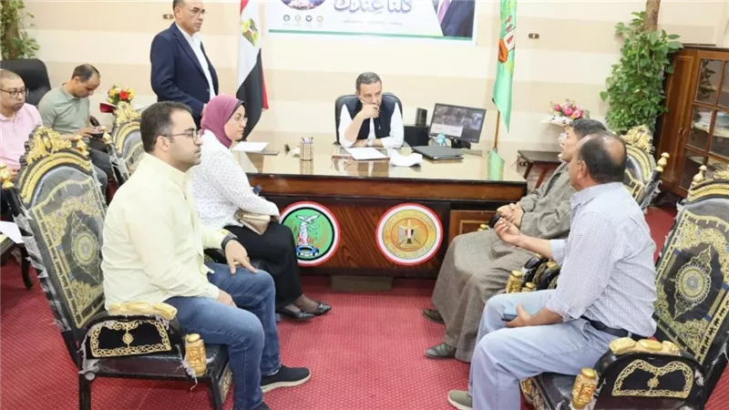 محافظ المنوفية يلتقي أكثر من 50 مواطن على مدار 4 ساعات بحضور الاجهزة التنفيذية