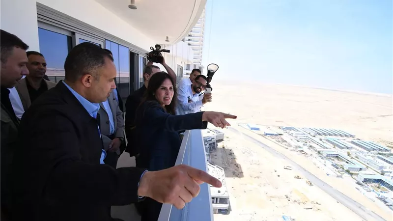 وزيرة الإسكان تتفقد أبراج 