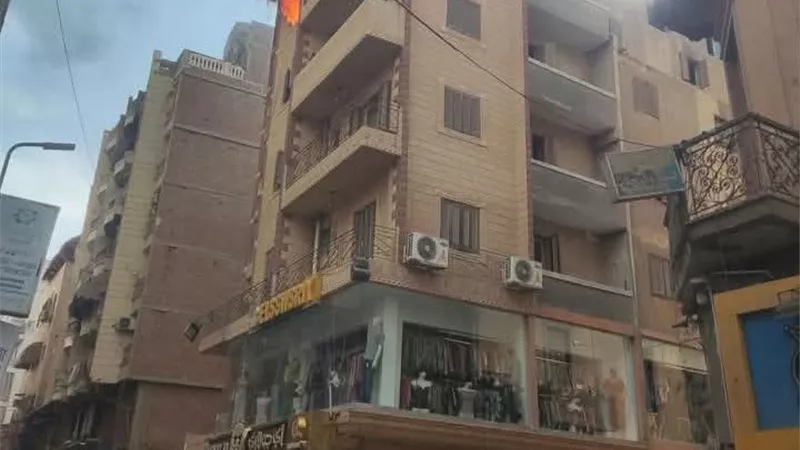 السيطرة على حريق داخل فندق التحرير بوسط مدينة السويس
