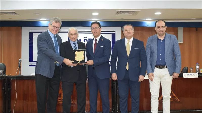 رئيس جامعة بنها: حريصون على رفع مستوى جودة الرعايةالمقدمة داخل المستشفيات