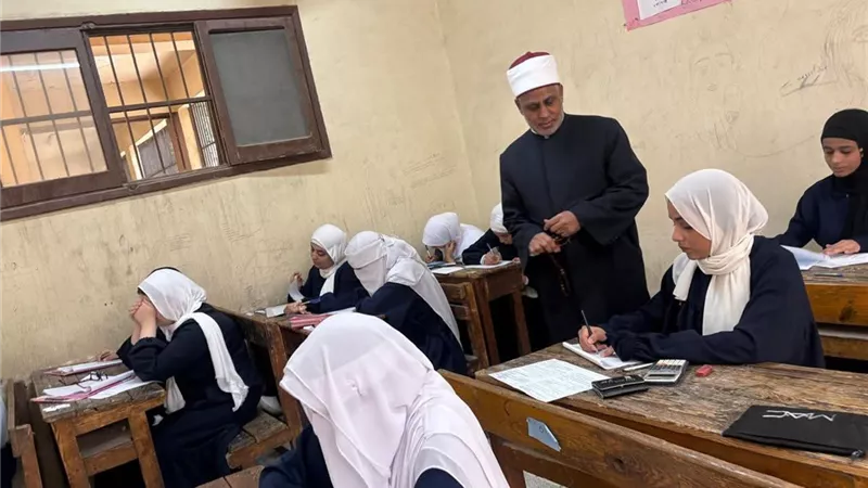 رئيس قطاع المعاهد الأزهرية يتابع  ختام امتحانات النقل للمرحلة الثانوية