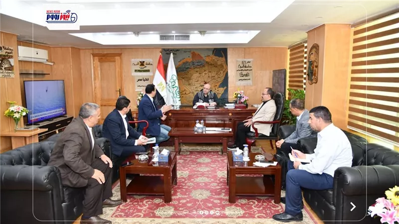 محافظ الفيوم يبحث تطوير البنية التحتية الرقمية مع المصرية للاتصالات