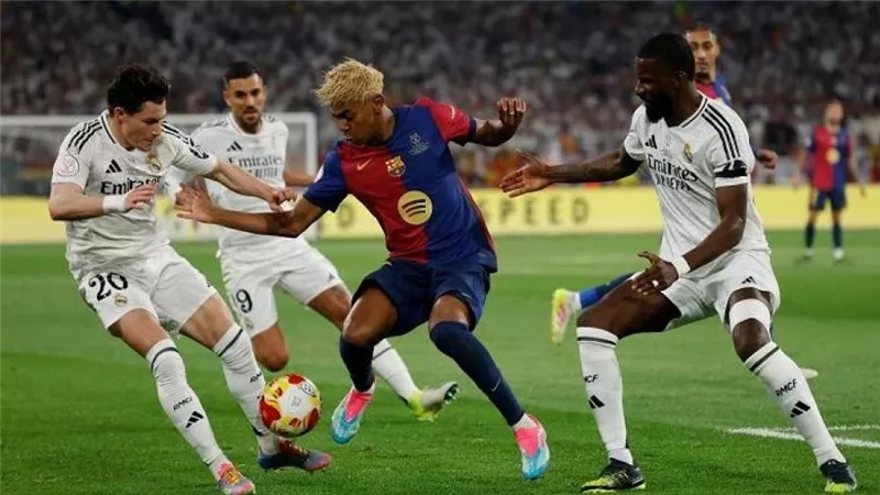 برشلونة وريال مدريد.. التشكيل الرسمي لكلاسيكو الأرض على لقب الدوري الإسباني