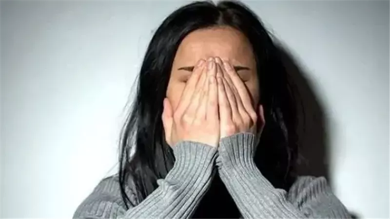 هرب لبيت أهله.. زوجة تروى تفاصيل معاناتها مع الجوع والديون فى التجمع الخامس