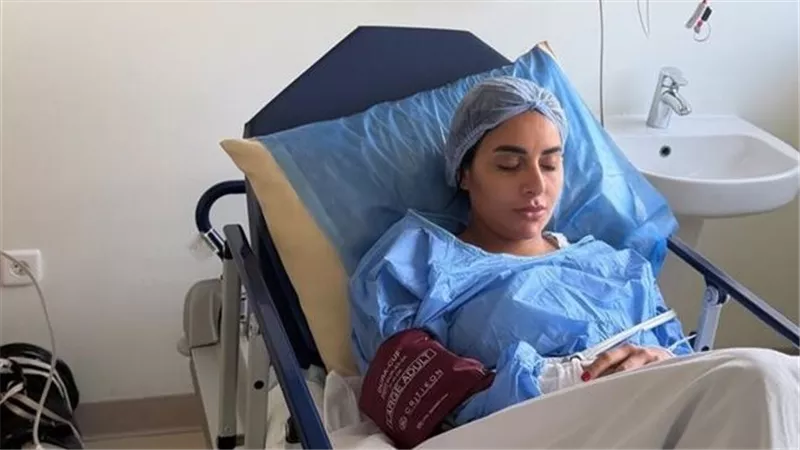 بسبب مشاكل معدتها.. جوري بكر تقوم بعمل عملية منظار وتشكر طبيبها