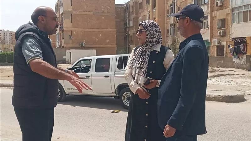 حي فيصل بالسويس يواصل حملات النظافة المكثفة ورفع تراكمات القمامة