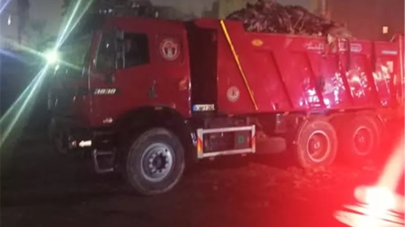 محافظة الجيزة ترفع 650 طن مخلفات من «أرض الرخام» بالمنيرة الغربية
