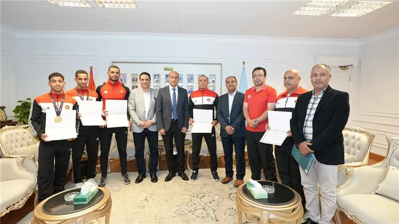 محافظ أسيوط يكرم أبطال المشروع القومي للموهبة بعد تتويجهم بميداليات البطولة  