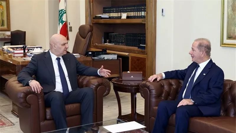 الرئيس اللبناني يطالب واشنطن بالضغط على إسرائيل لوقف العمليات العسكرية