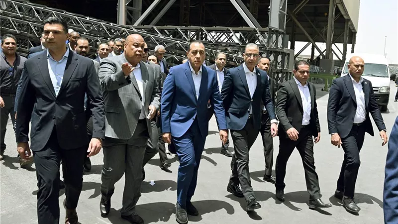 رئيس الوزراء يفتتح مصنع شركة 