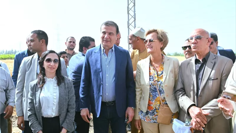 بين الحزم وجبر الخاطر.. وزير الزراعة يحرج باحثا بسبب تكلفة فدان القمح 