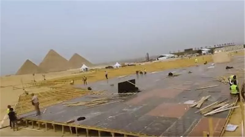 تركي آل الشيخ يعلن​ اقتراب انتهاء التجهيزات الخاصة للنزال التاريخي بالأهرامات